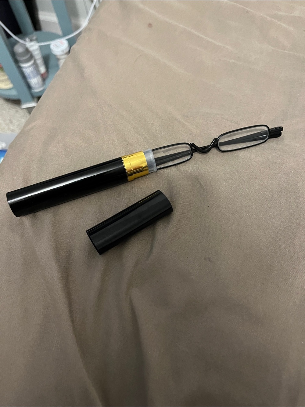 Compact Black and Gold Pocket Reading Glasses Holder with Foldable Lenses +3.00